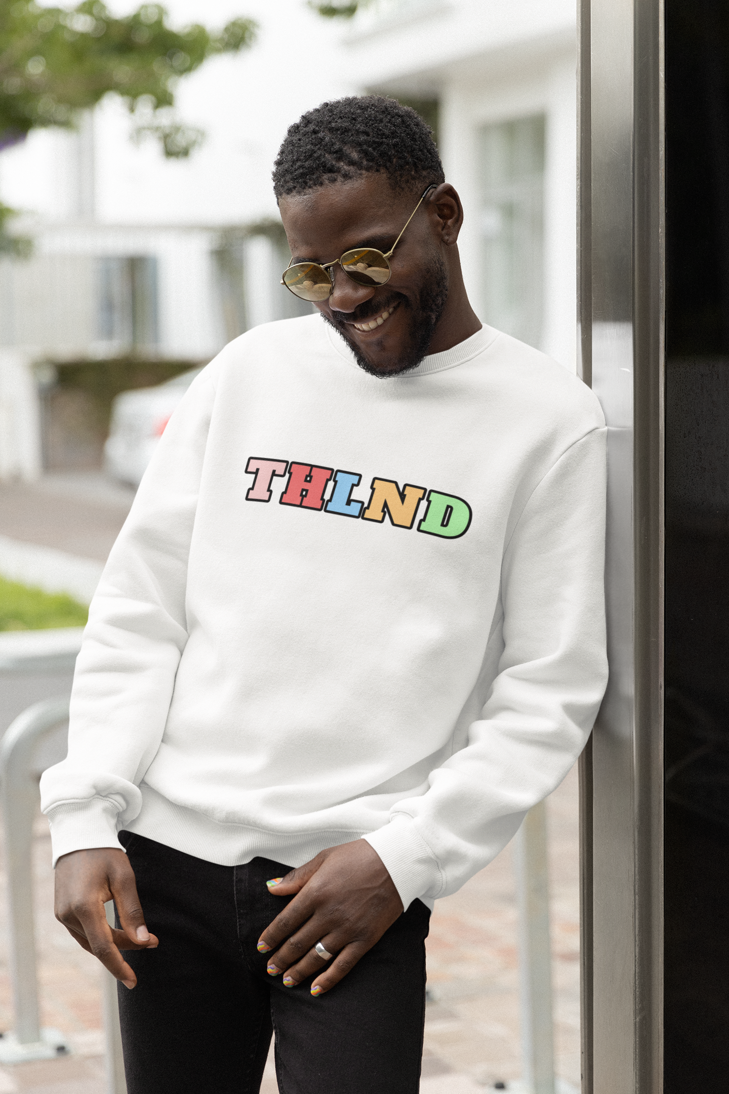 Trendy Sweatshirts Classic white sweatshirt male with sunglasses front posing